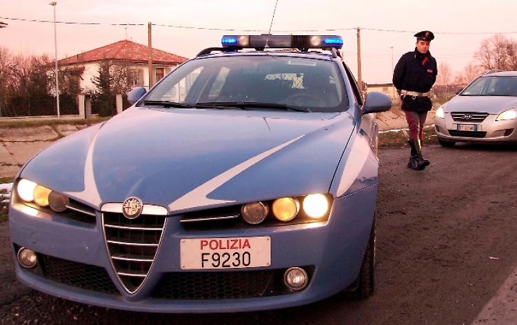 Travolge un anziano e scappa, preso