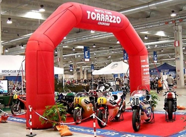 Cremona. 46^ mostra scambio di moto, auto, trattori e ricambi d'epoca