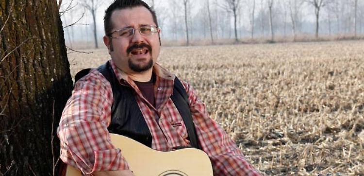 Gianluca Gennari, la voce folk martedì 26 al San Domenico