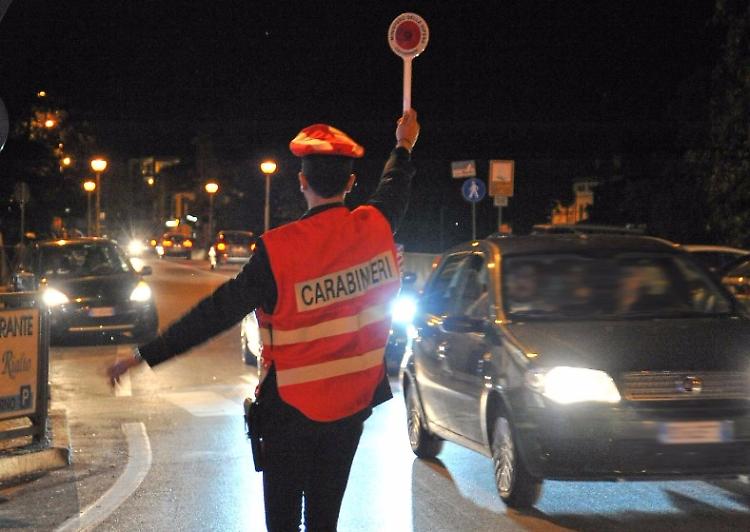 Controlli stradali dei carabinieri: a settembre una denuncia ogni due giorni