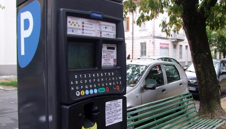 Sosta, ticket solo con contanti