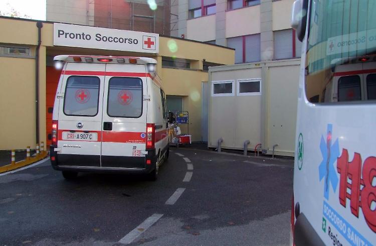 Cade in moto per evitare un animale