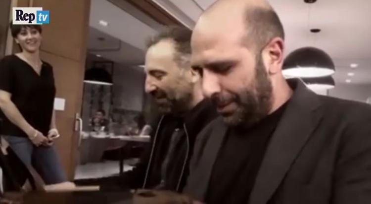 Bari, Checco Zalone e  Stefano Bollani: duetto e risate al pianoforte
