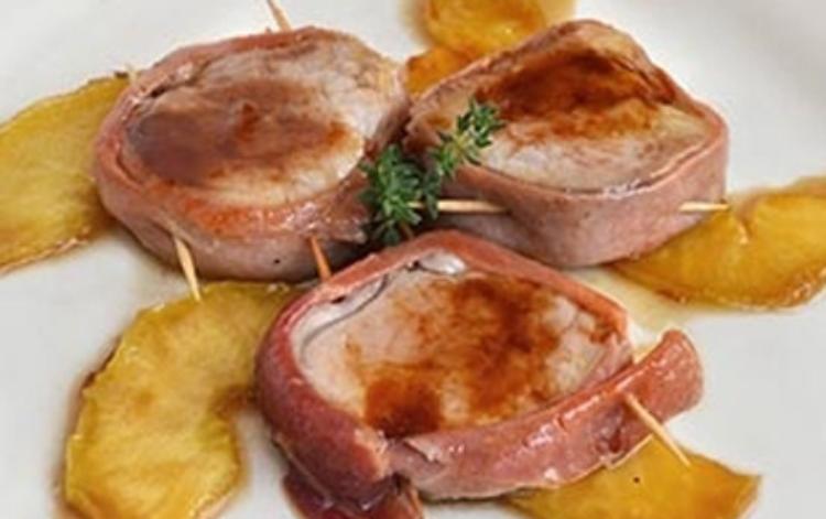 LA RICETTAFiletto di maiale alle mele e prosciutto