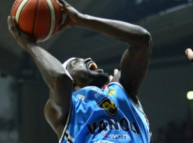 Impresa della Vanoli che batte in trasferta la capolista Brescia 80-67