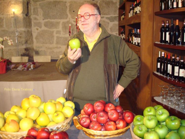 Edoardo Raspelli nelle Marche per il weekend de "Saperi e sapori della Mela Rosa"