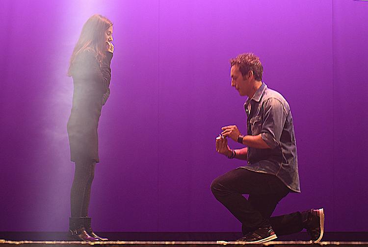 Grease, sul palco va in scena la proposta di matrimonio