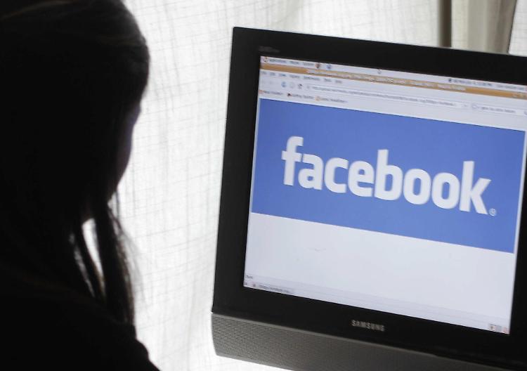 Facebook: 533 milioni di di dati hackerati, l'allerta degli esperti