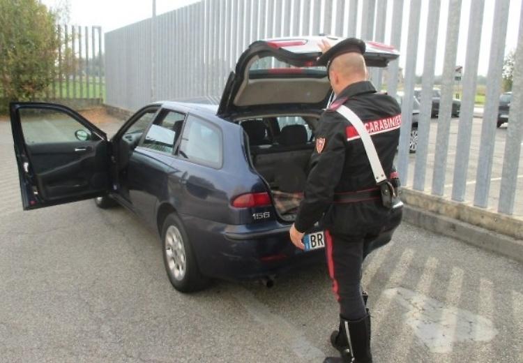 Guida senza patente e reati precedenti, foglio di via per tre colombiani