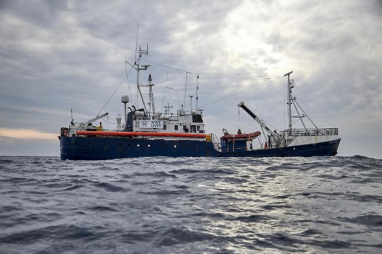 Migranti: nave Sea Eye verso Lampedusa 