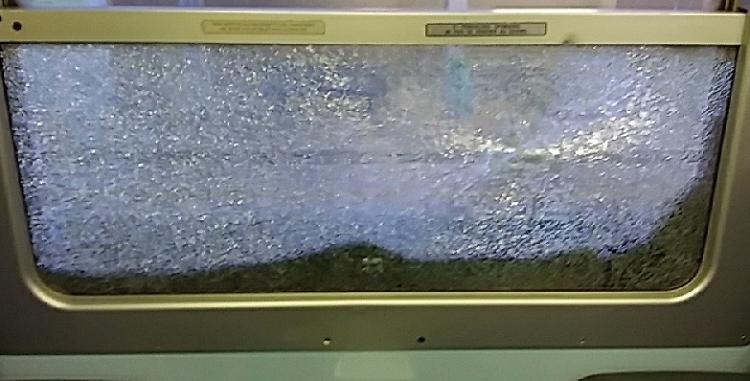 Sulla Cr-Fidenza vetri infranti e treni ko