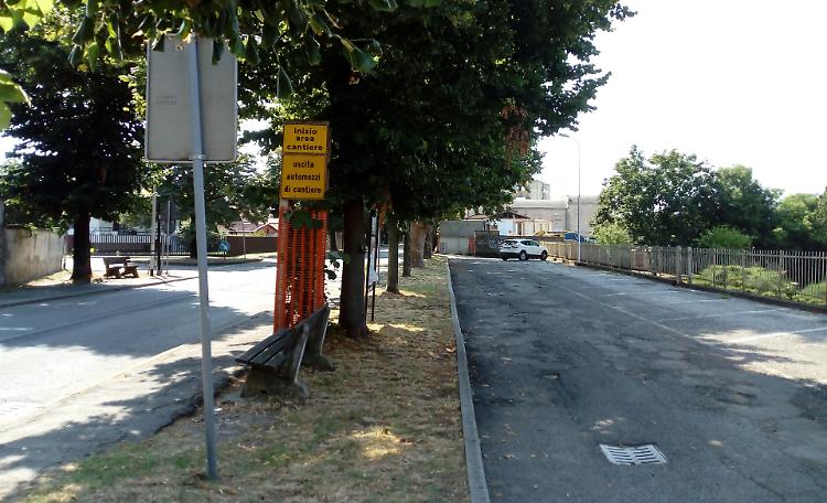 Vandalismi, auto a pezzi