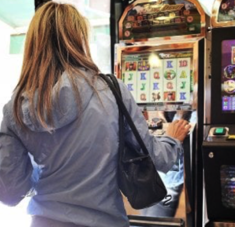 Slot spente sei ore, controlli e cinque esercizi multati