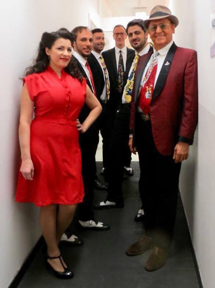 Lara stella in Vaticano con Renzo Arbore