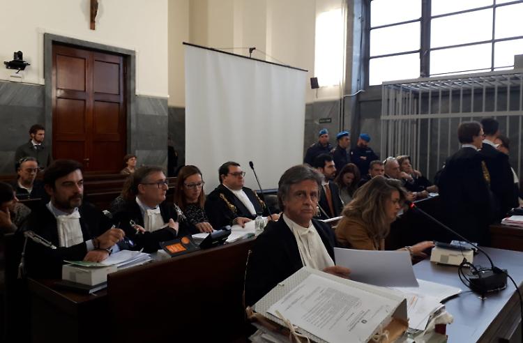 Bus dirottato, non testimonieranno i 50 bambini