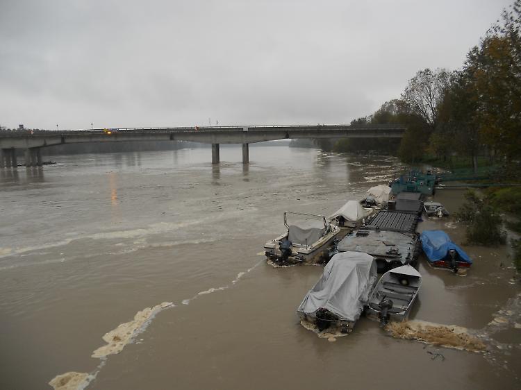 Piena del Po, chiusi al traffico i ponti di Viadana e Dosolo
