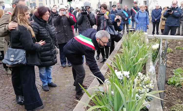  «Noi non dimentichiamo»: doppia commemorazione del deragliamento del treno 10452 per Milano che causò tre morti 