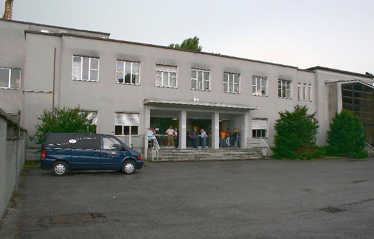 La salma parcheggiata da due mesi senza sepoltura