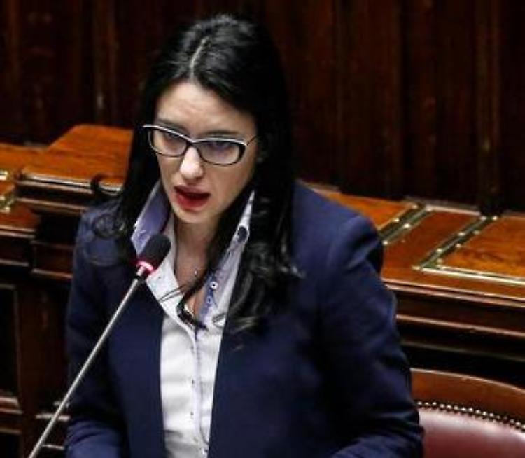 Coronavirus, Maturità: Azzolina, auspico almeno orale in presenza