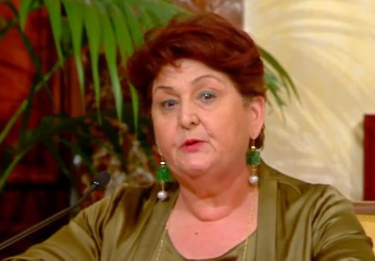 La ministra Bellanova si commuove in diretta