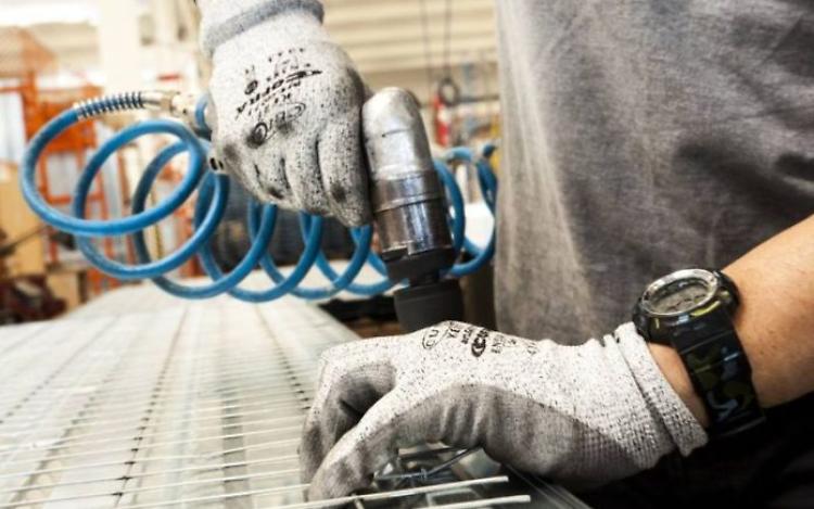 Coronavirus, oltre la met&agrave; degli italiani teme di perdere il lavoro