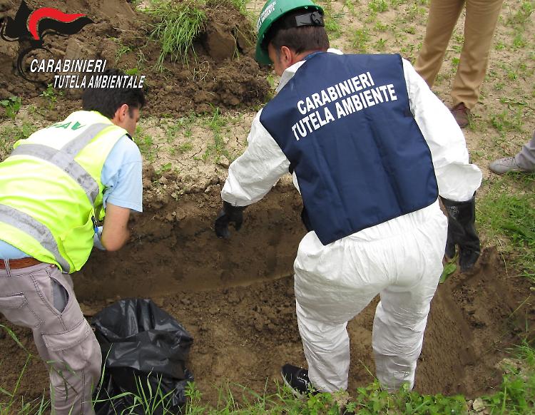 Rifiuti: discariche abusive al Nord, arresti del Noe