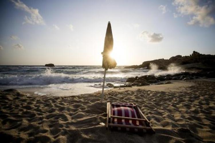 Santelli ai lombardi: "Venite in vacanza in Calabria"