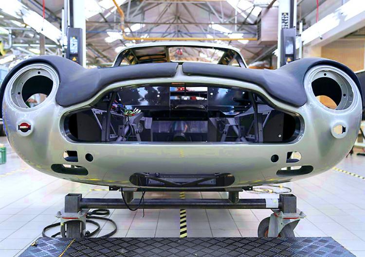 Aston Martin DB5, in produzione prime repliche auto di 007
