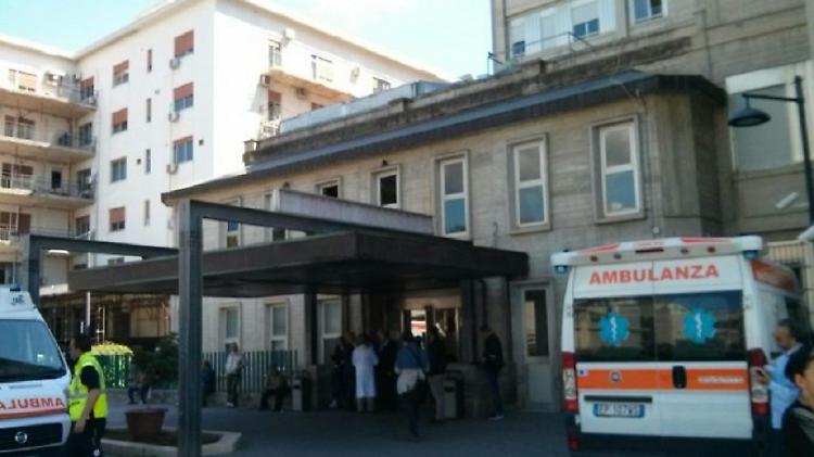 Punta da insetto le fanno tamponi Covid, muore in ospedale