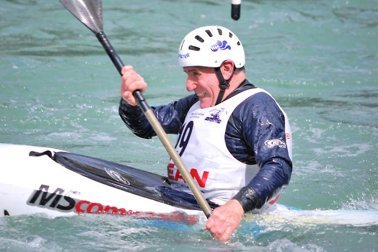 Fiaccolata in canoa per ricordare l&rsquo;amico Sergio