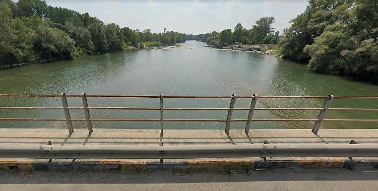 Rischia di annegare nell'Adda: salvato, ma muore in ospedale 