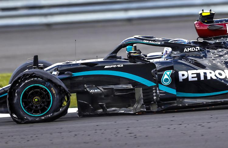  F1: Hamilton vince anche su 3 ruote, podio Leclerc