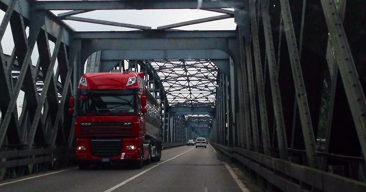 Ponte: no ai mezzi pesanti, quasi 20 multe al giorno