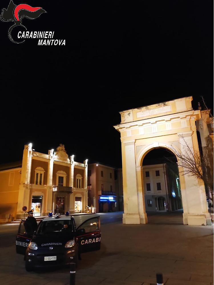 Ruba borsetta a un'anziana, denunciata 26enne