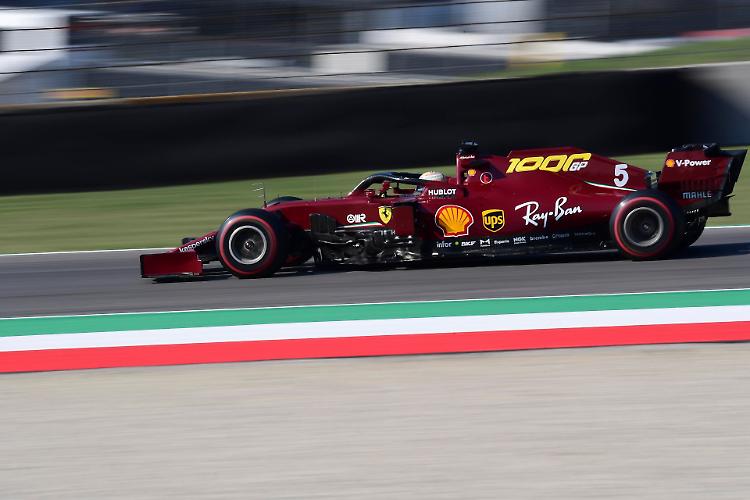 F1, Mugello: vince Hamilton, ottava la Ferrari di Leclerc 