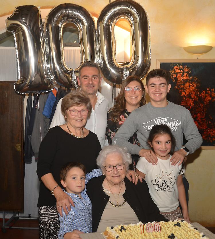 I 100 anni di Lina: la festa dopo sei mesi di attesa