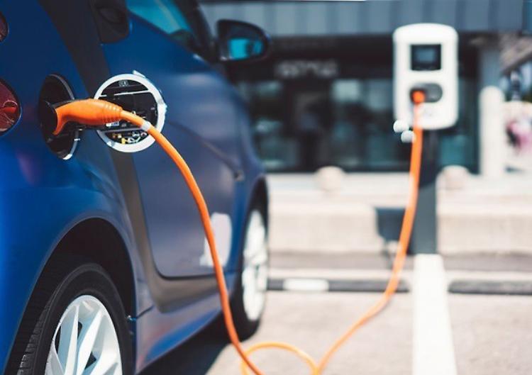 Auto ibride e elettriche superano i diesel in Europa