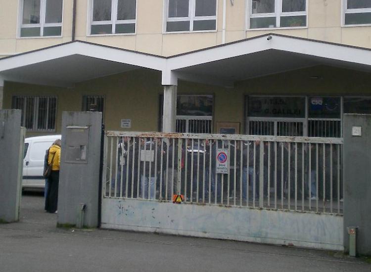 Guasto alla cabina dell'alta tensione, Galilei al buio