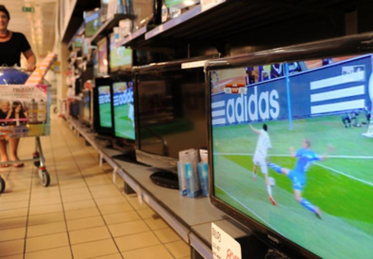 Tv, ultimi giorni per chiedere l'esonero del canone