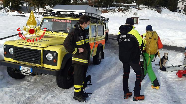 Coppia muore cadendo in un dirupo davanti alla figlia