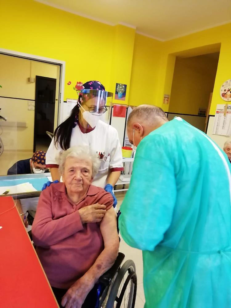La 102enne Fernanda testimonial del vaccino
