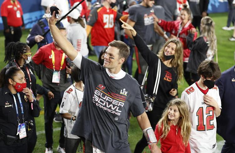 Il Super Bowl ai tempi del Covid va ai Buccaneers, Tom Brady entra nella storia