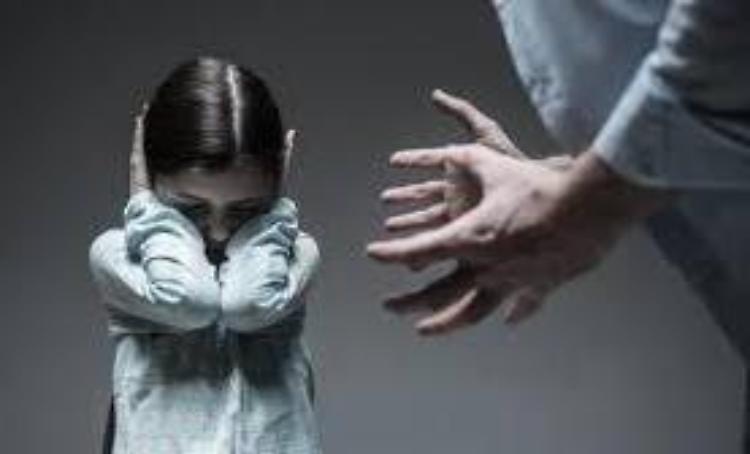 Minori  a rischio in famiglia,  impennata di  casi 