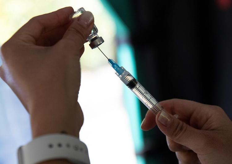 Vaccinazioni in azienda, via libera della Regione Lombardia