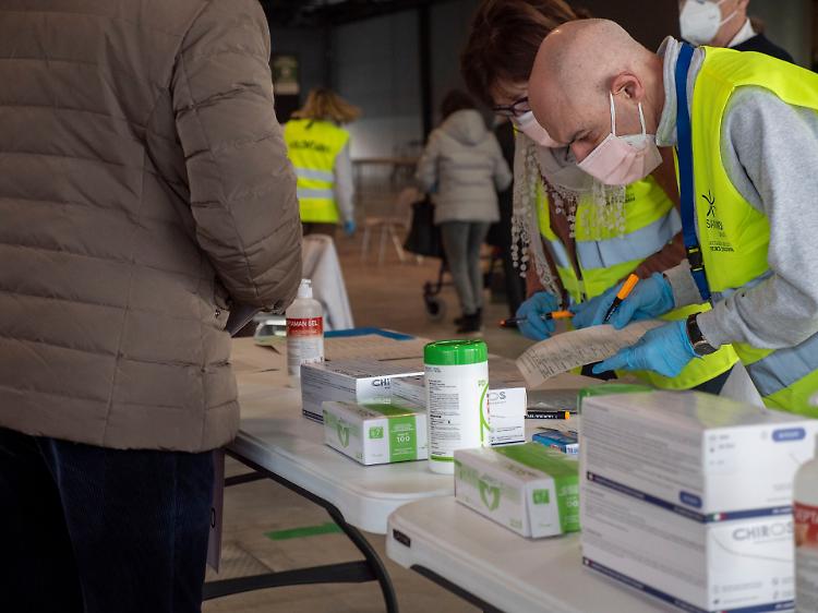 Hub vaccinali dell’ASST Cremona: somministrazioni secondo il piano