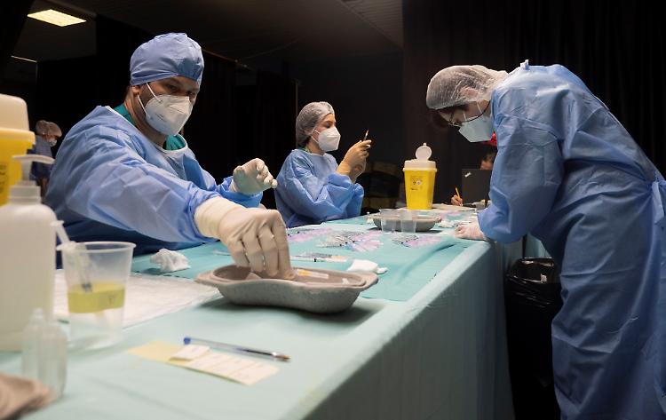 Vaccinazioni 75-79 anni solo nei quattro centri massivi della provincia