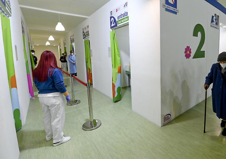 Vaccino al 39% degli over 80. Al 68% solo la prima dose