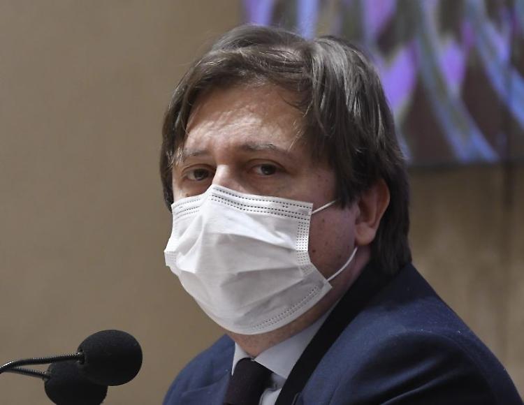 Sileri "80% vaccinati a metà settembre oppure si valuterà obbligo"