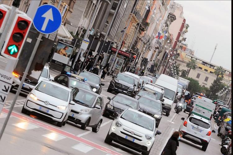 L'auto si conferma mezzo di trasporto preferito degli italiani