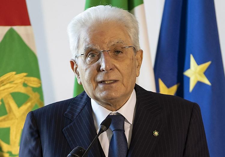 Violenza contro le donne, Mattarella "Educare al rispetto e alla parità"